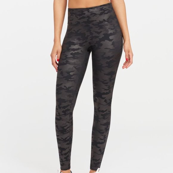 SPANX Pants - Spanx Faux Leather Black Camo Leggings Sz Large